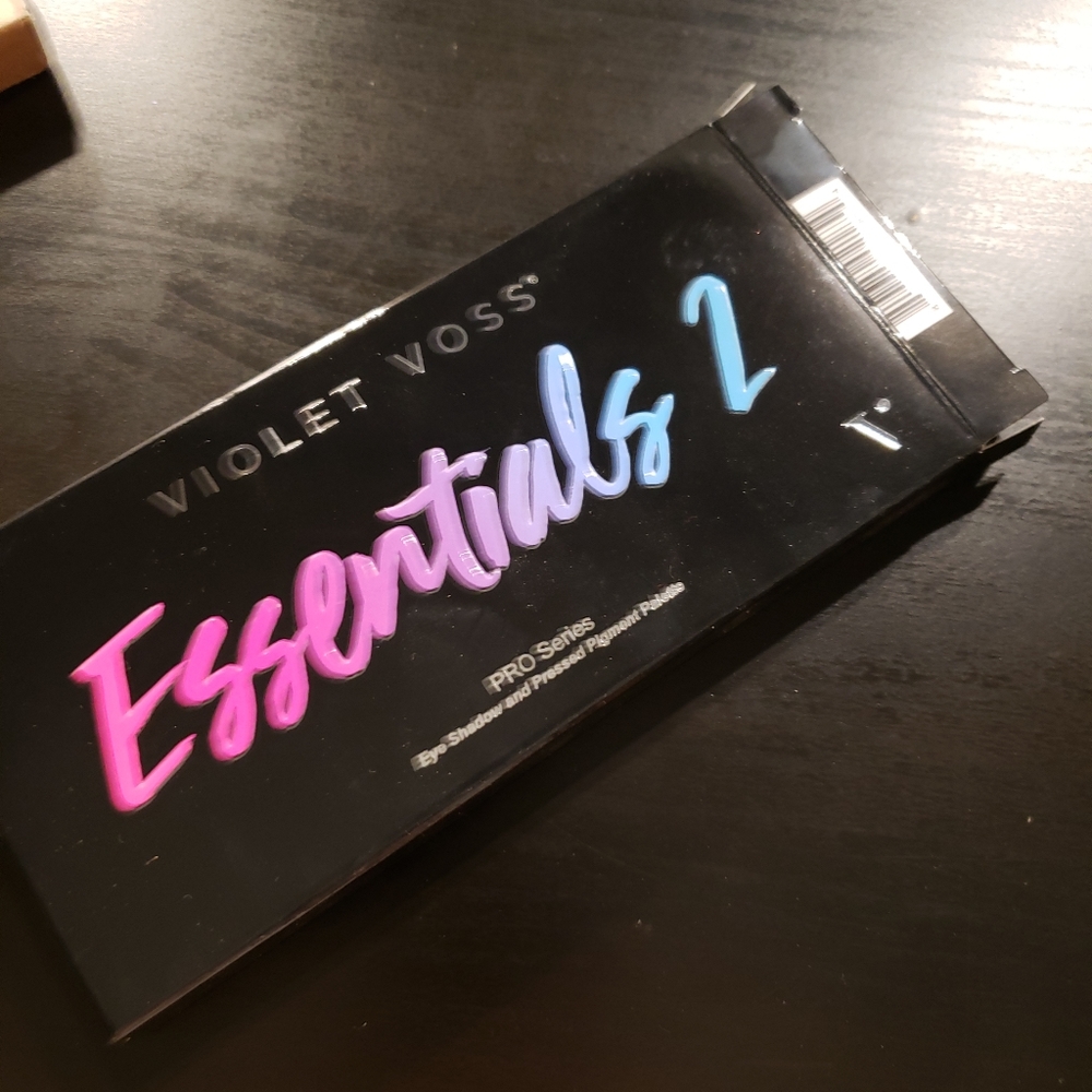 Violet Voss Essentials 2 Pallette